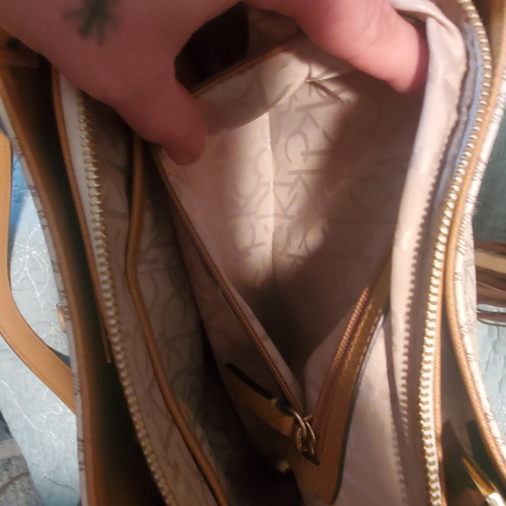 Calvin Klein handbag - Picture 3 of 5